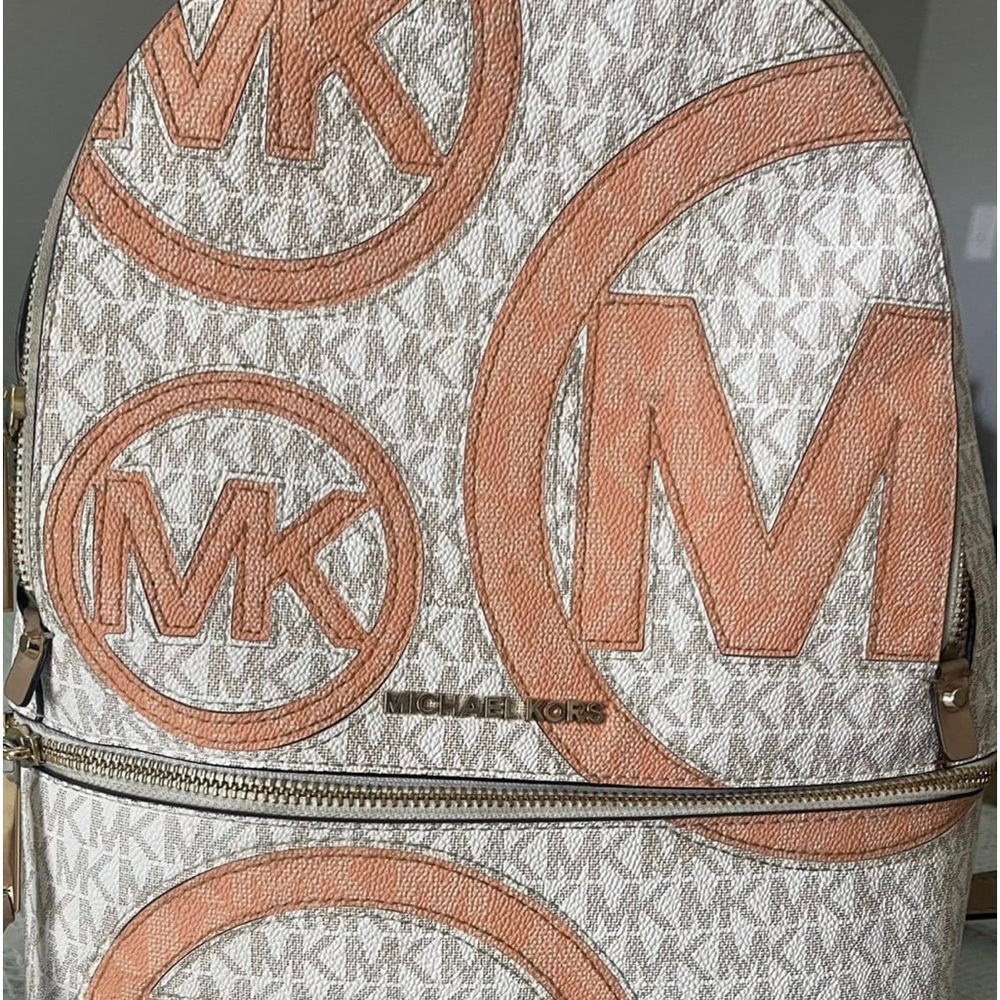Beautiful and cute bagpack!!